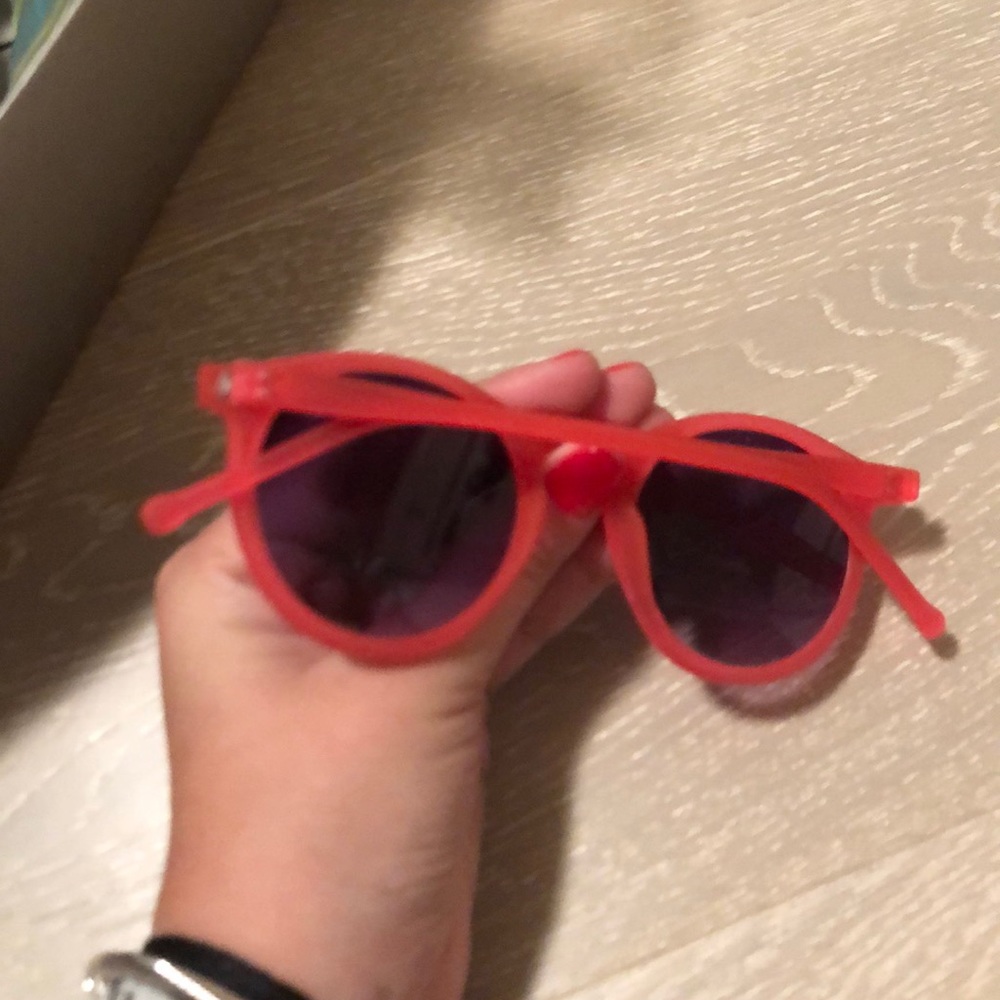 sunglasses - Picture 2 of 2